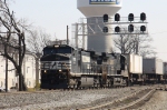 NS 9013 leads train 218 southbound past the signals at Aycock